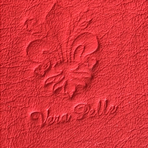 VERA PELLE HEART SHAPED CROSSBODY - Picture 2 of 6